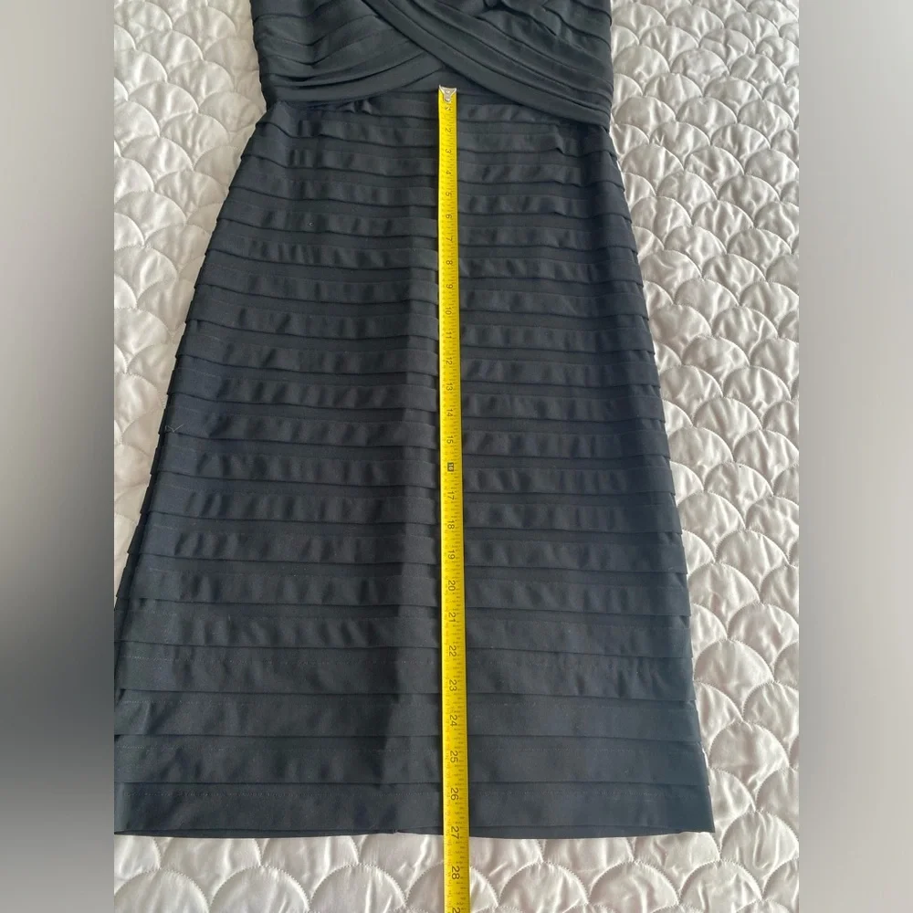 Tadashi Shoji Black Pleated Tiered Cap Sleeve Cocktail Dress - Size M